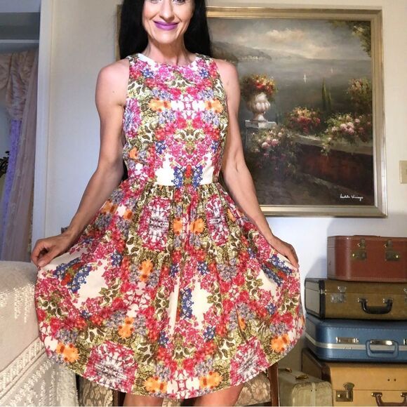 Maggy London Dresses & Skirts - Maggy London lined beautiful dress